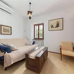 Appartement Under The Rock-Jacuzzi-400Y Stone House