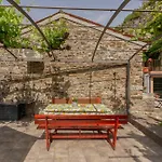 Under The Rock-Jacuzzi-400Y Stone House Appartement *