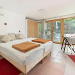 Appartement Under The Rock-Jacuzzi-400Y Stone House Osp