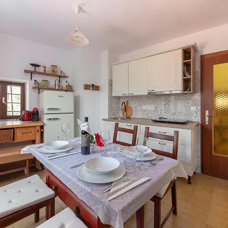 Apartment Under The Rock In Osp *