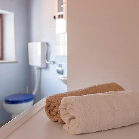 Apartamento Under The Rock House In With Jacuzzi Osp
