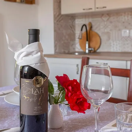 Apartment Under The Rock In Osp Διαμέρισμα *