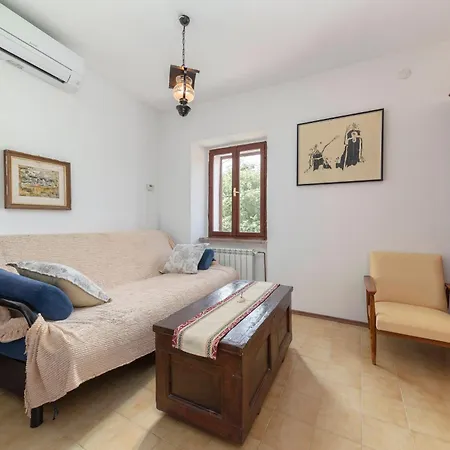 Apartament Under The Rock House In With Jacuzzi