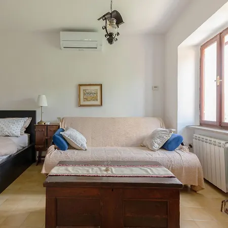 Apartment Under The Rock In Osp Lejlighed Osp