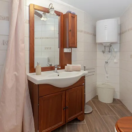 Apartment Under The Rock In Osp Διαμέρισμα *