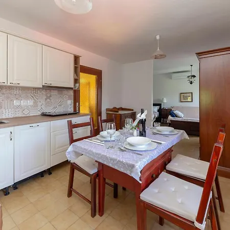 Apartamento Under The Rock House In With Jacuzzi Osp