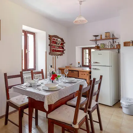 Apartamento Under The Rock House In With Jacuzzi Osp