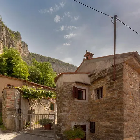 Apartment Under The Rock *