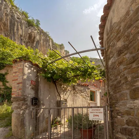Apartment Under The Rock In Osp Διαμέρισμα