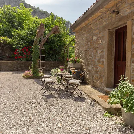 Appartement Under The Rock-Jacuzzi-400Y Stone House *