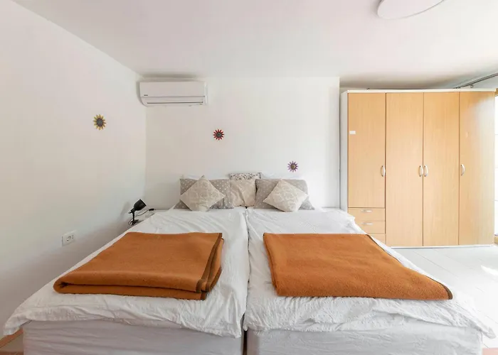 Apartment Under The Rock In Osp アパート