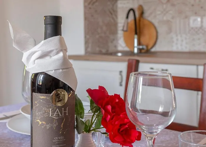 Apartment Under The Rock In Osp アパート *