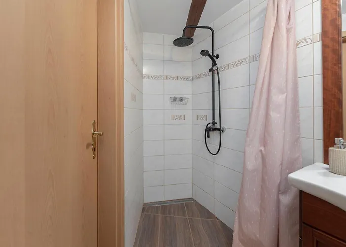 Apartment Under The Rock In Osp アパート Osp