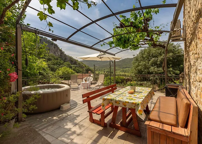 Apartment Under The Rock In Osp