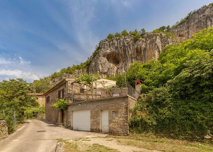 Apartment Under The Rock In Osp アパート *
